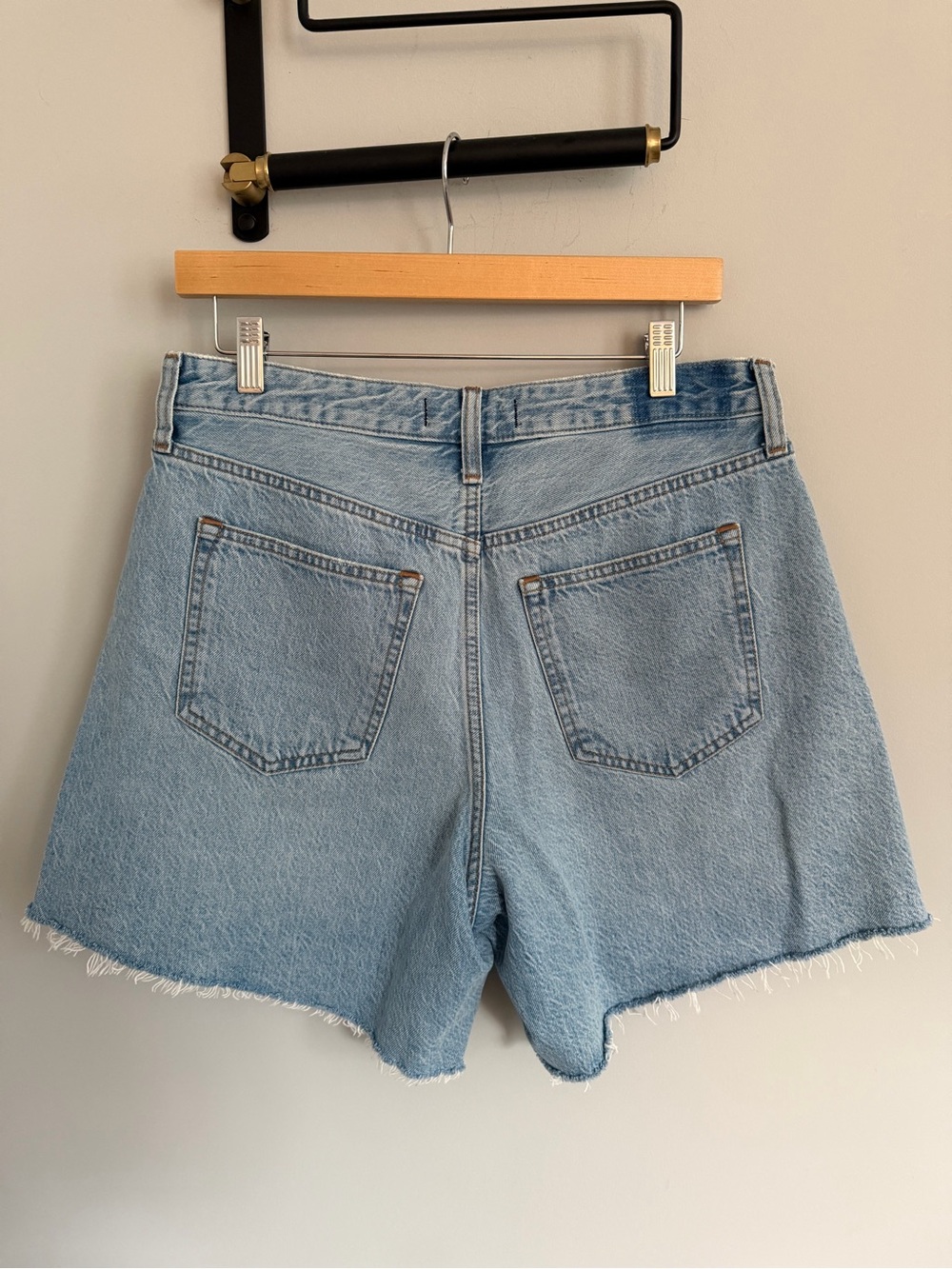 Abercrombie & Fitch Light Wash Distressed Denim Cutoff Shorts Curve Love - Picture 3 of 3